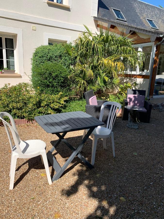 Farceaux Le Petit Manoir Bed & Breakfast エクステリア 写真